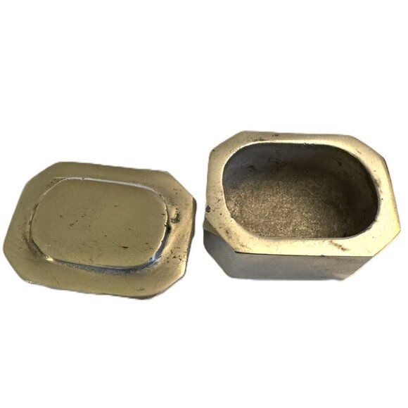 Vintage Pewter Irish Shamrock Clover Design Pill Box Trinket Box, 2" x 1" - Picture 2 of 5